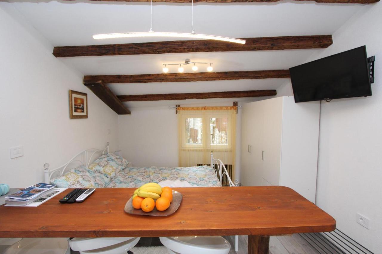 Studio Mira Rovinj Bagian luar foto